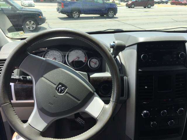 2010 Dodge Grand Caravan SXT 4dr Mini-Van